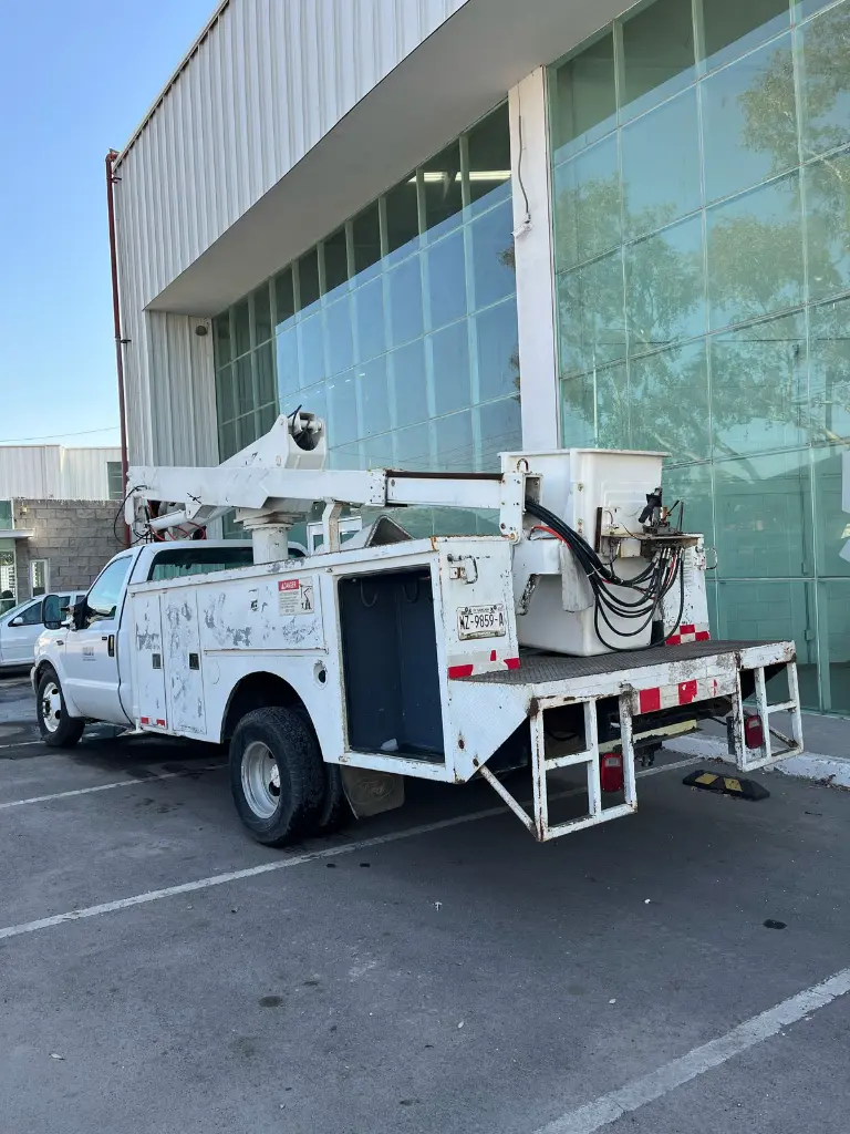 FORD F350 XL CON PLATAFORMA ALTEC AT37G