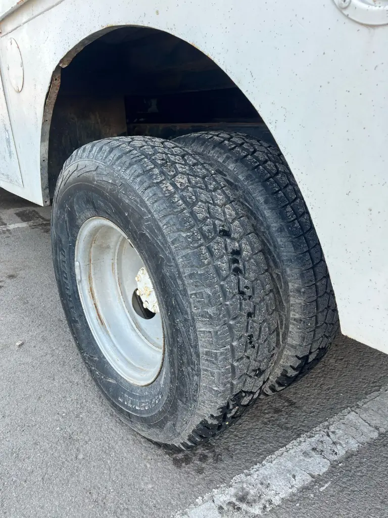 FORD F350 XL CON PLATAFORMA ALTEC AT37G