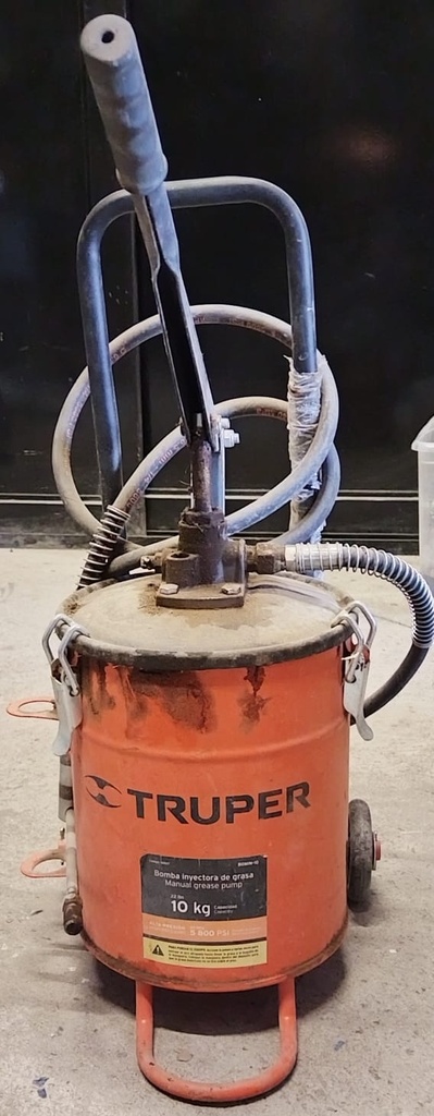 BOMBA INYECTORA DE GRASA MANUAL 10 KG USADA TRUPER 16867
