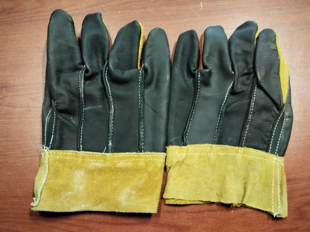 GUANTES DE PIEL TIPO ELECTRICISTA CON PUÑO DE CARNAZA