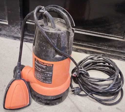 [HE_28] BOMBA SUMERGIBLE TRUPPER  BOS-1 1/2SP USADO