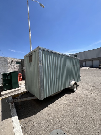 REMOLQUE CERRADO DE UN EJE